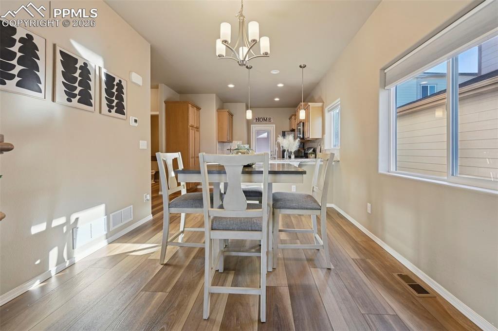 Image 8 of 33: Dining Area