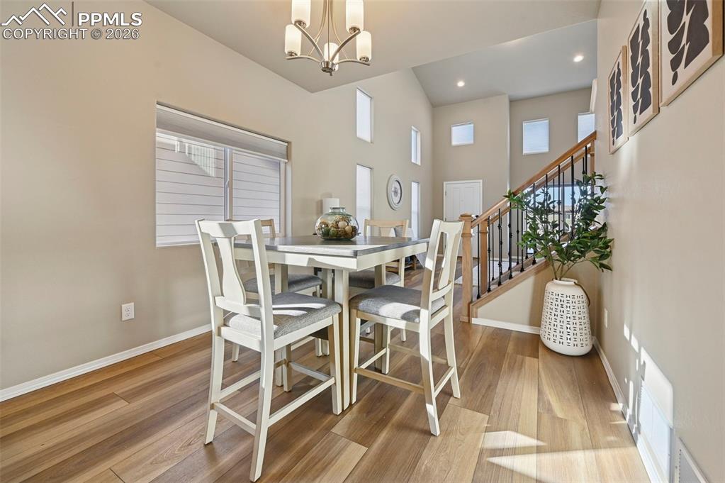 Image 9 of 33: Dining Area