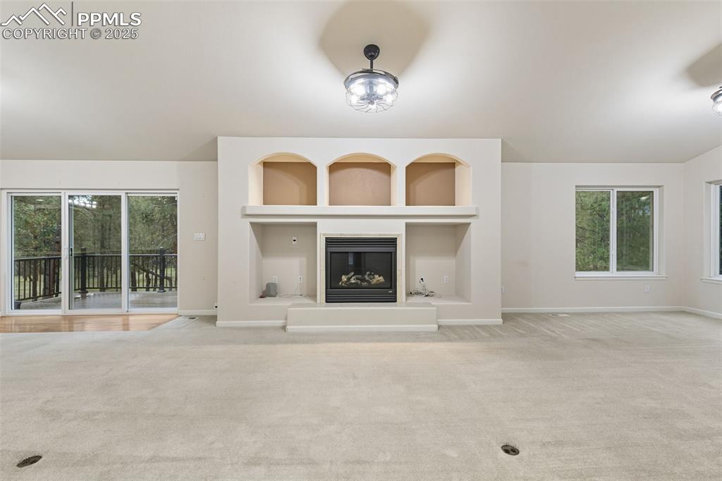 Image 16 of 50: Living Room