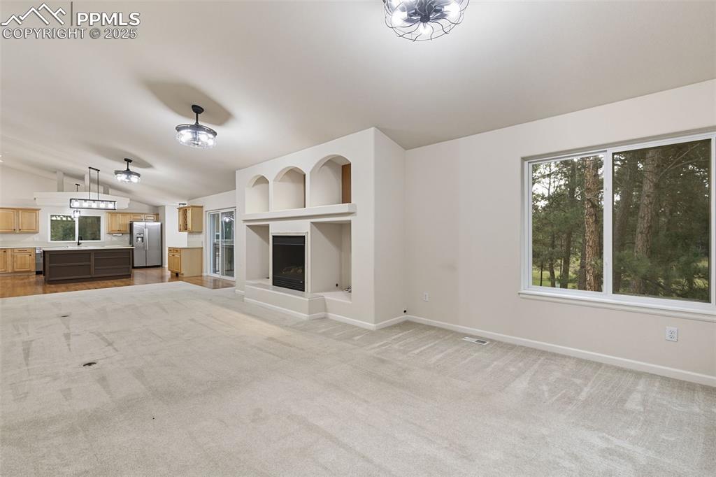 Image 19 of 50: Living Room