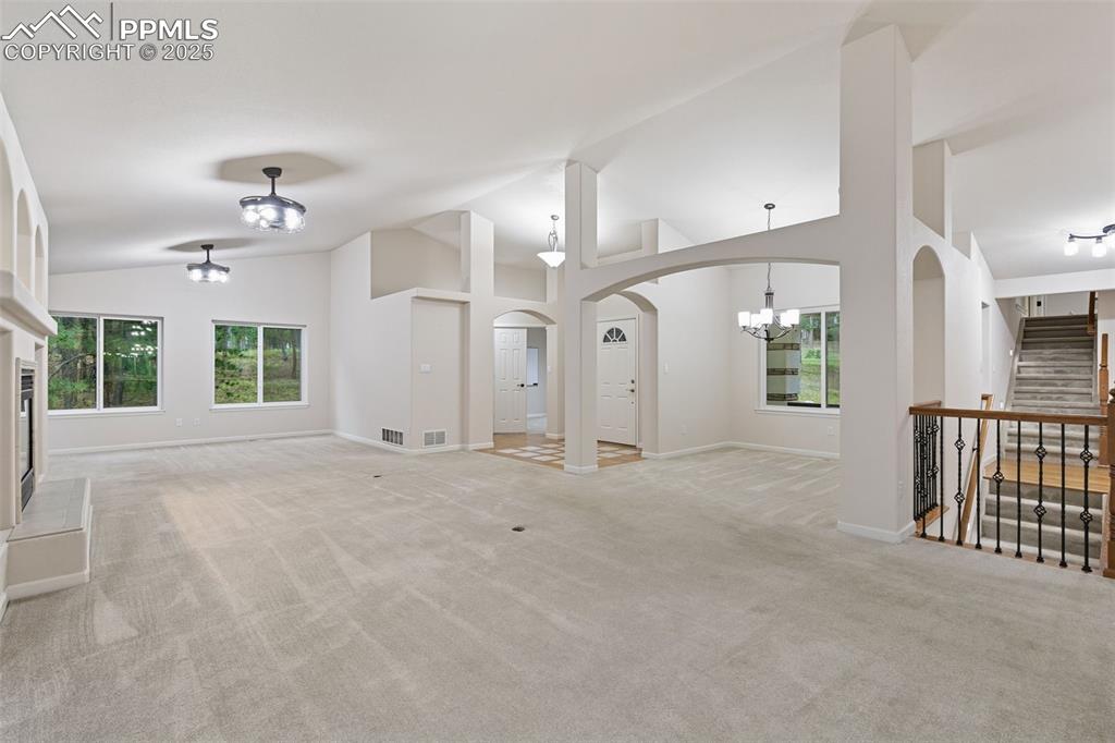 Image 21 of 50: Living Room