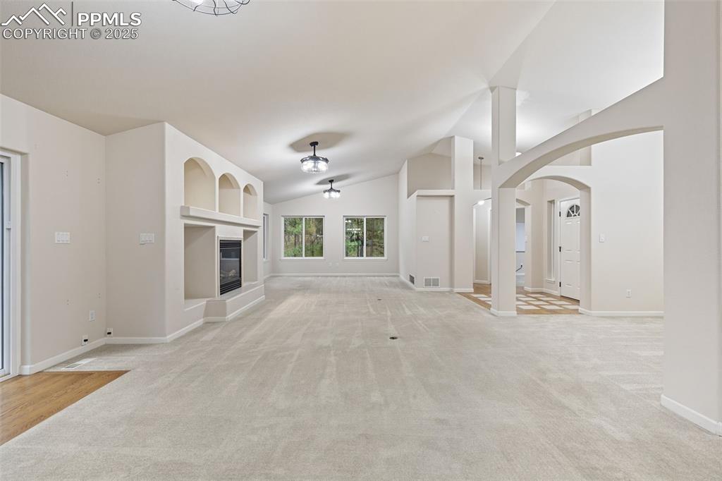 Image 22 of 50: Living Room