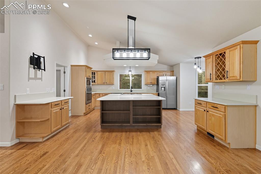 Image 24 of 50: Kitchen