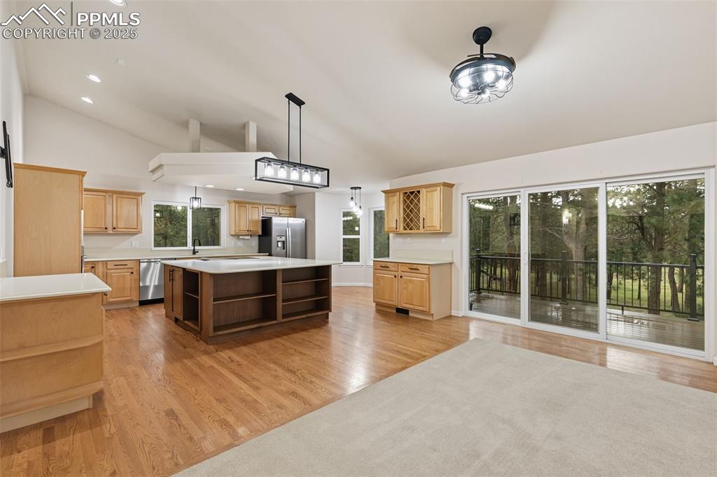 Image 25 of 50: Kitchen