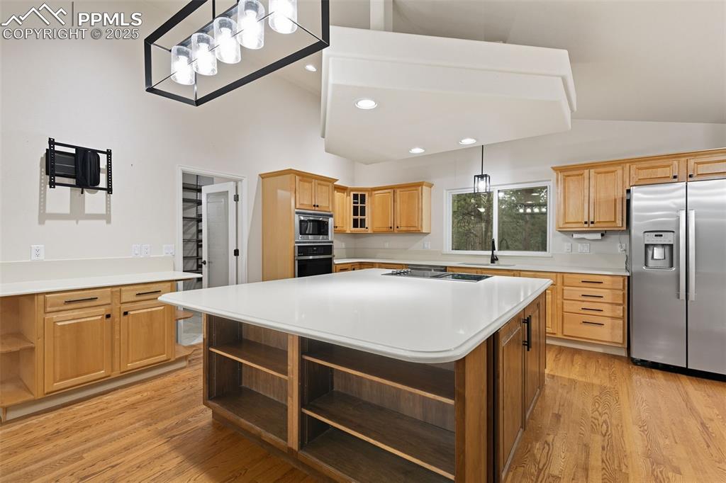 Image 27 of 50: Kitchen