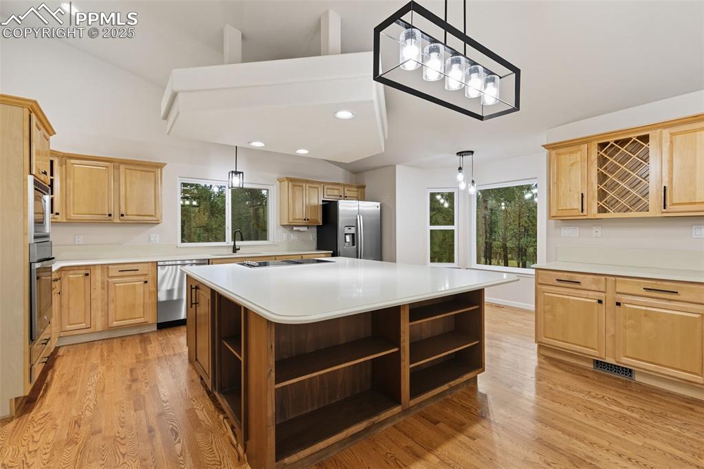 Image 28 of 50: Kitchen