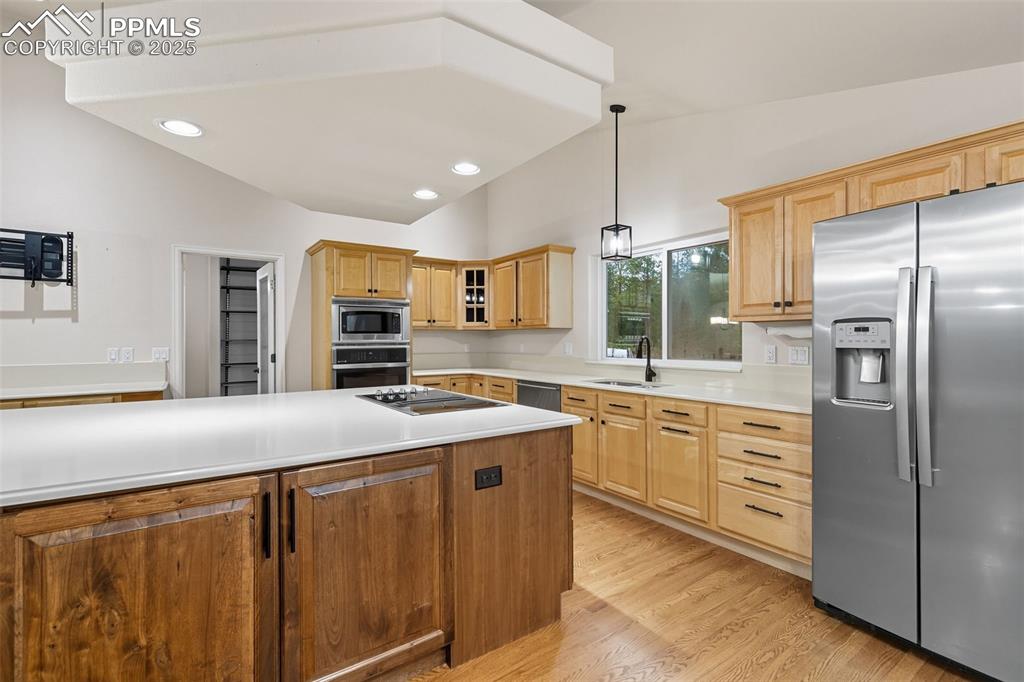 Image 32 of 50: Kitchen