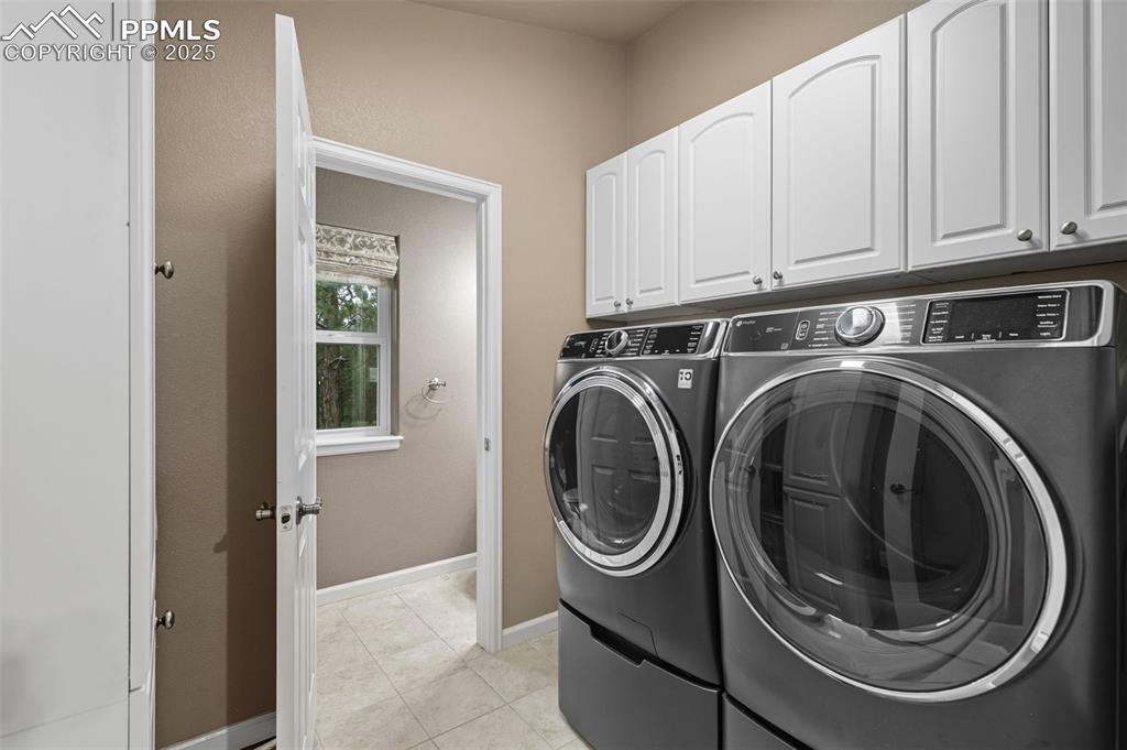 Image 34 of 50: Laundry