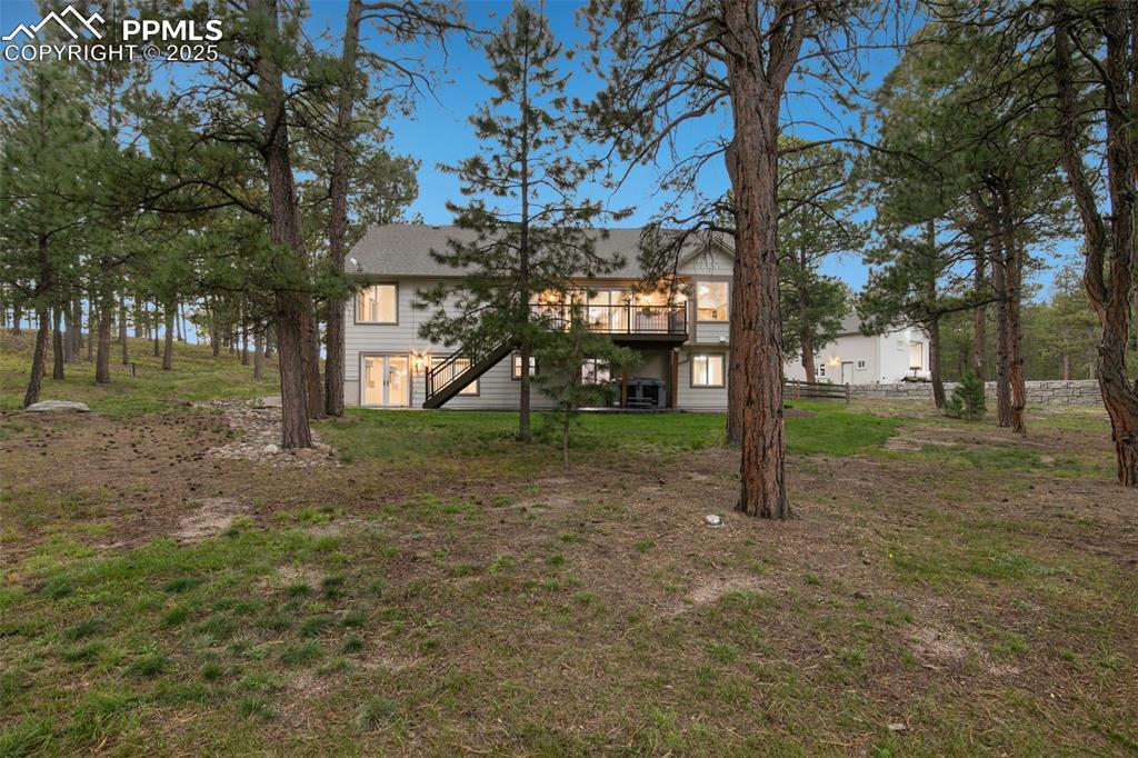 Image 5 of 50: Back of Structure