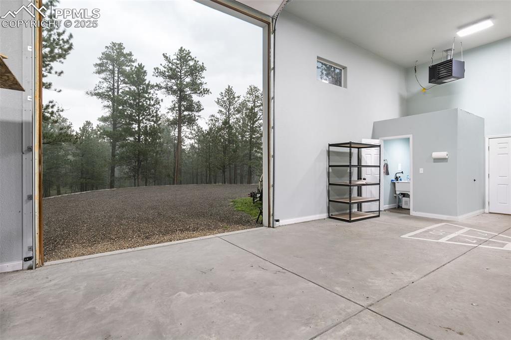 Image 50 of 50: Garage