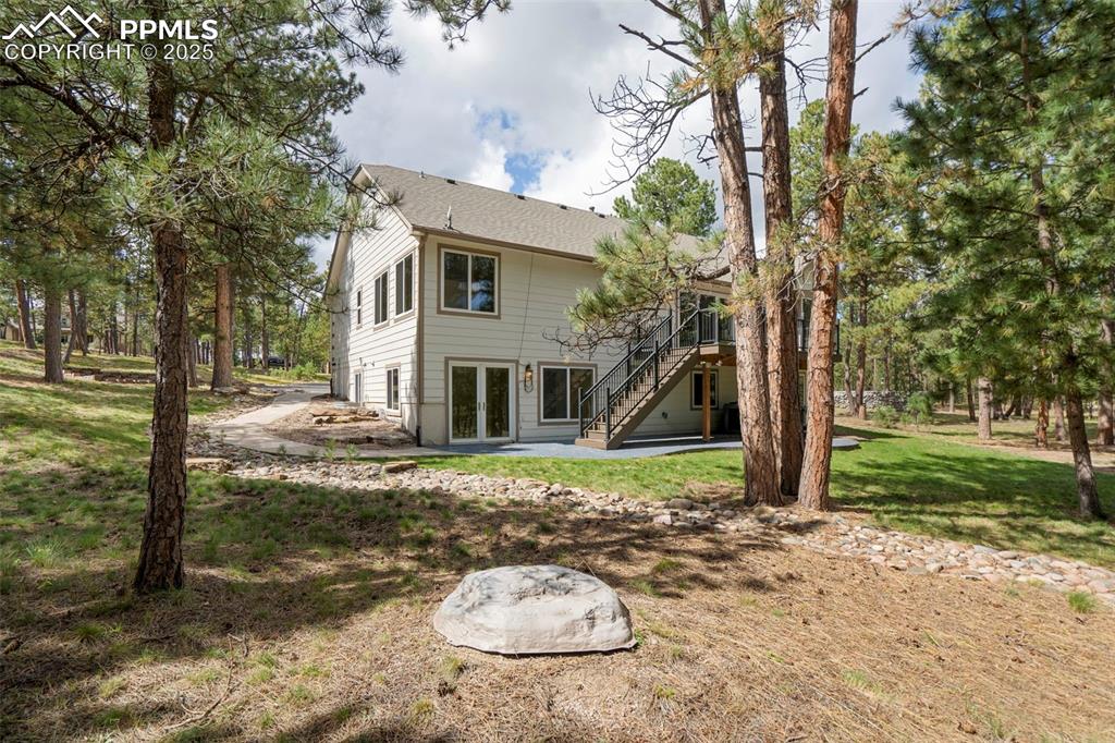 Image 9 of 50: Back of Structure