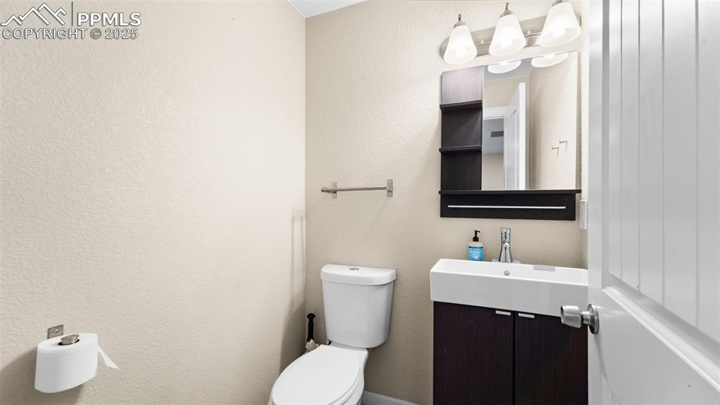 Image 22 of 31: Bathroom