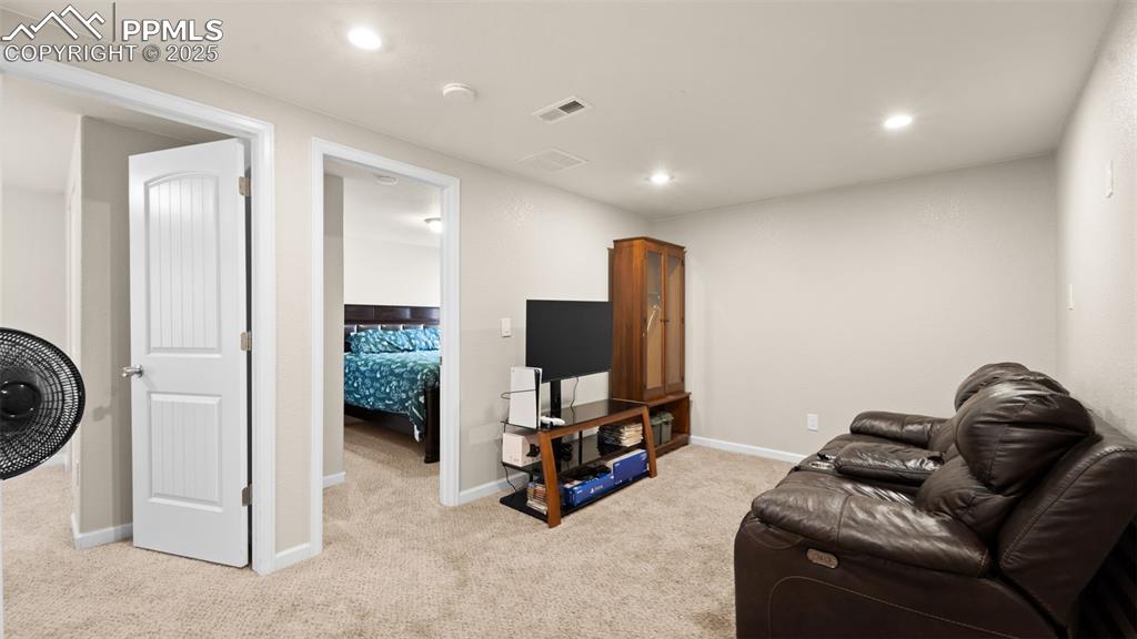 Image 23 of 31: Living Room