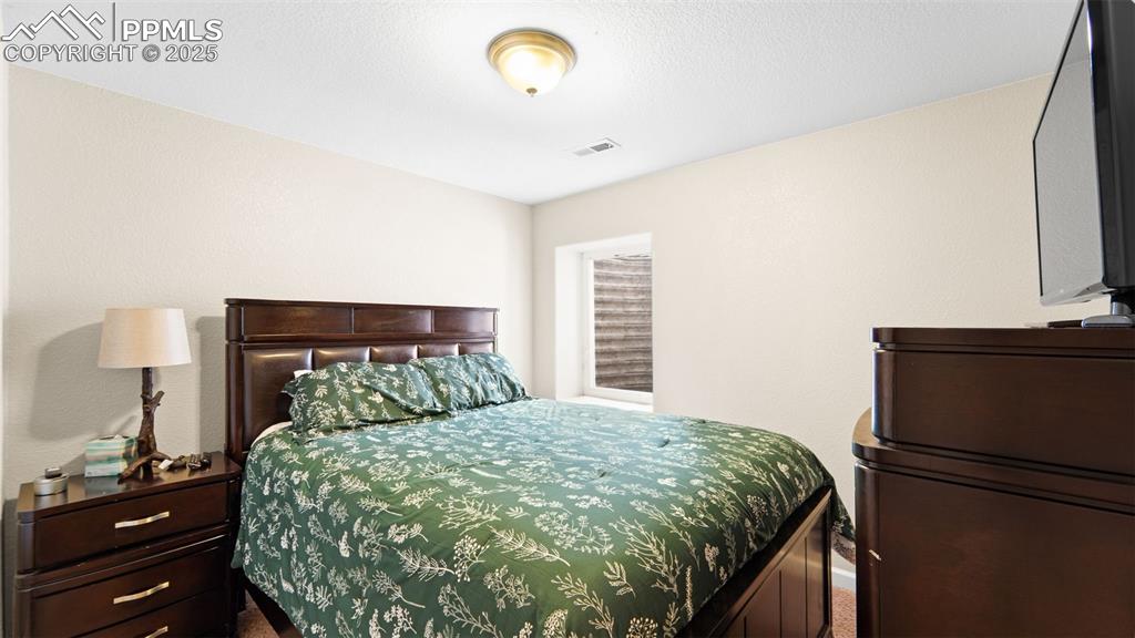 Image 24 of 31: Bedroom