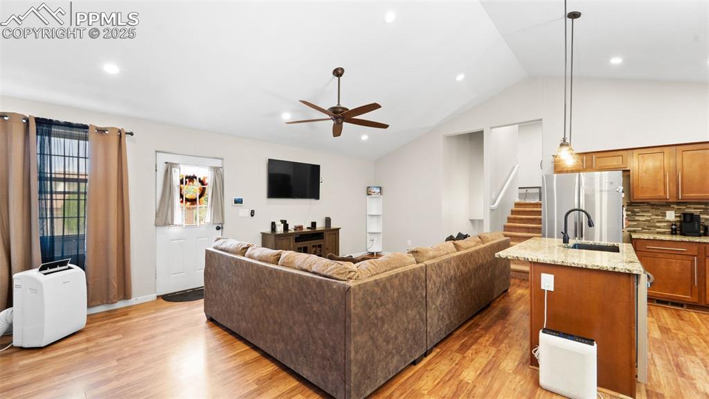 Image 4 of 31: Living Room