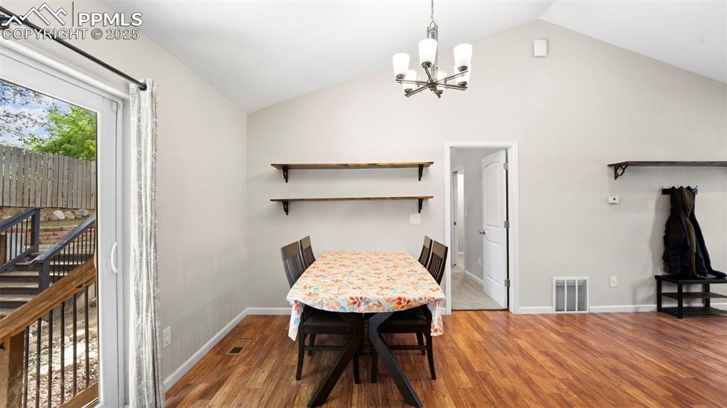 Image 8 of 31: Dining Area