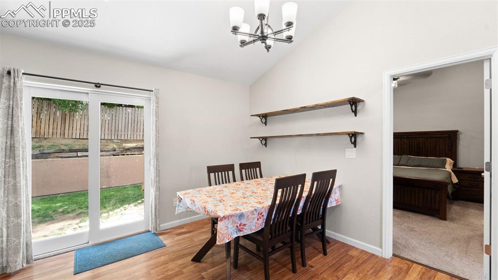 Image 9 of 31: Dining Area