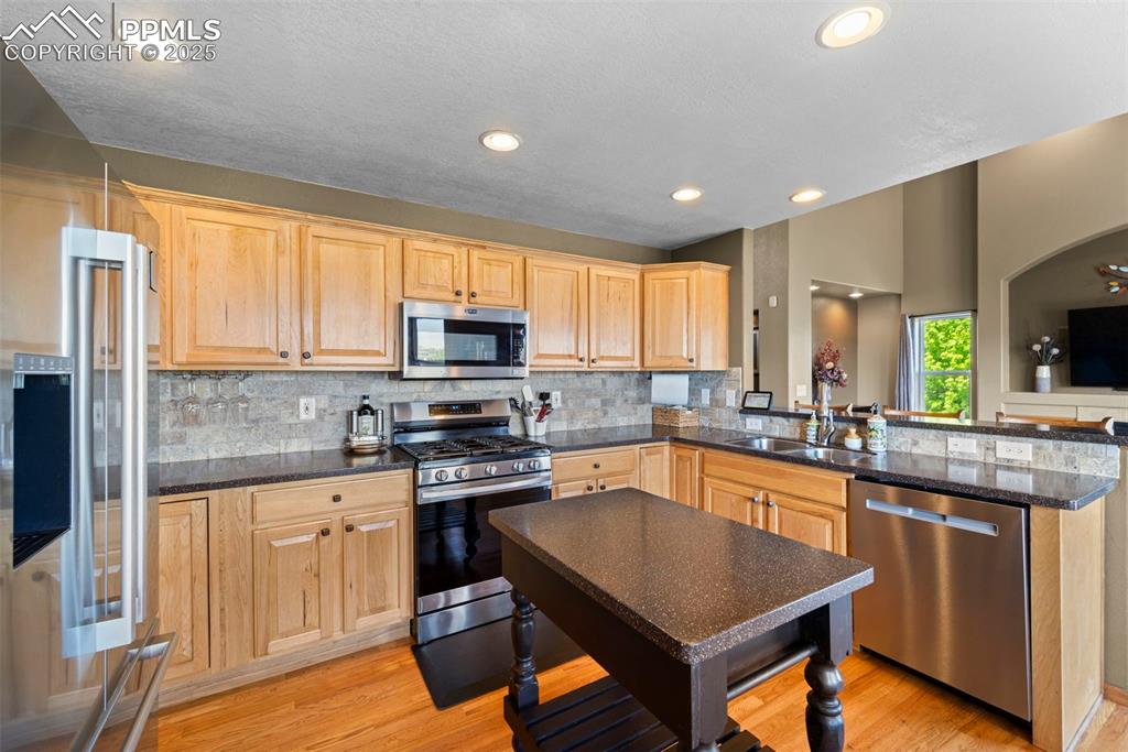 Image 11 of 41: Gas stove in kitchen
