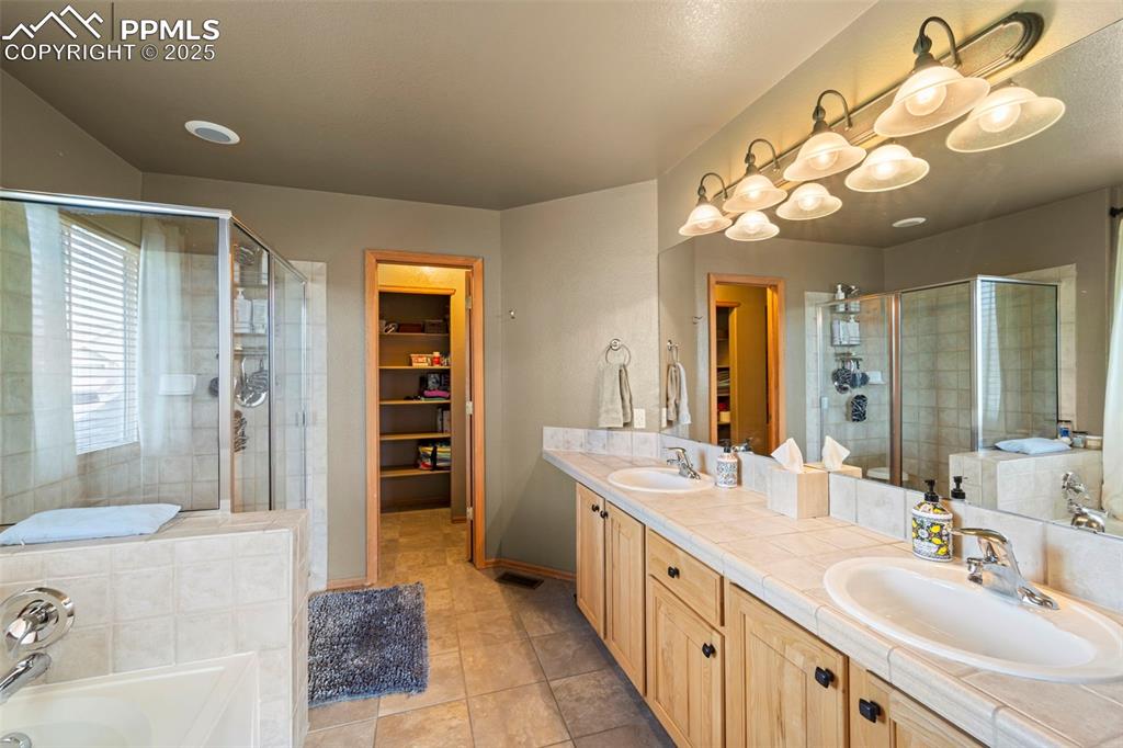 Image 21 of 41: Dual sinks in master bath