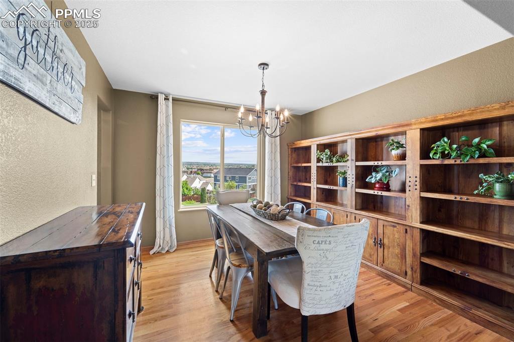 Image 9 of 41: Dining room