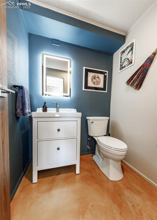 Image 30 of 50: Bathroom