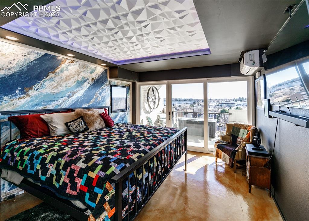 Image 34 of 50: Bedroom