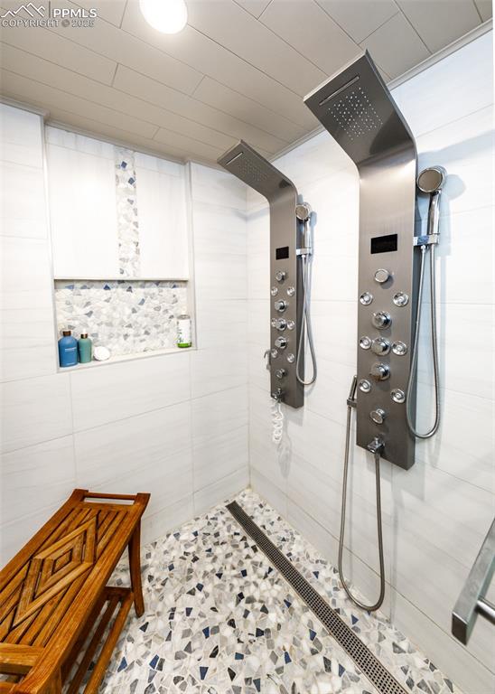 Image 44 of 50: Bathroom