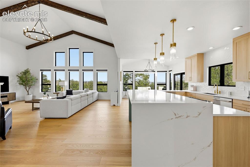 Image 9 of 50: Kitchen