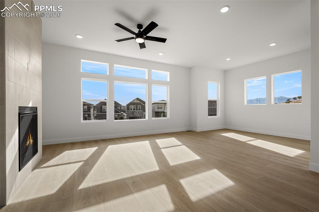 Image 16 of 39: Living Room