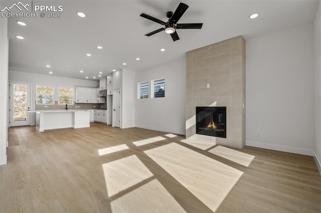 Image 20 of 39: Living Room