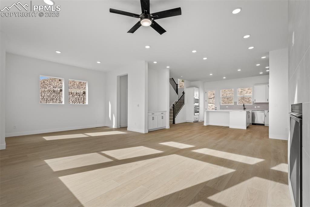 Image 21 of 39: Living Room