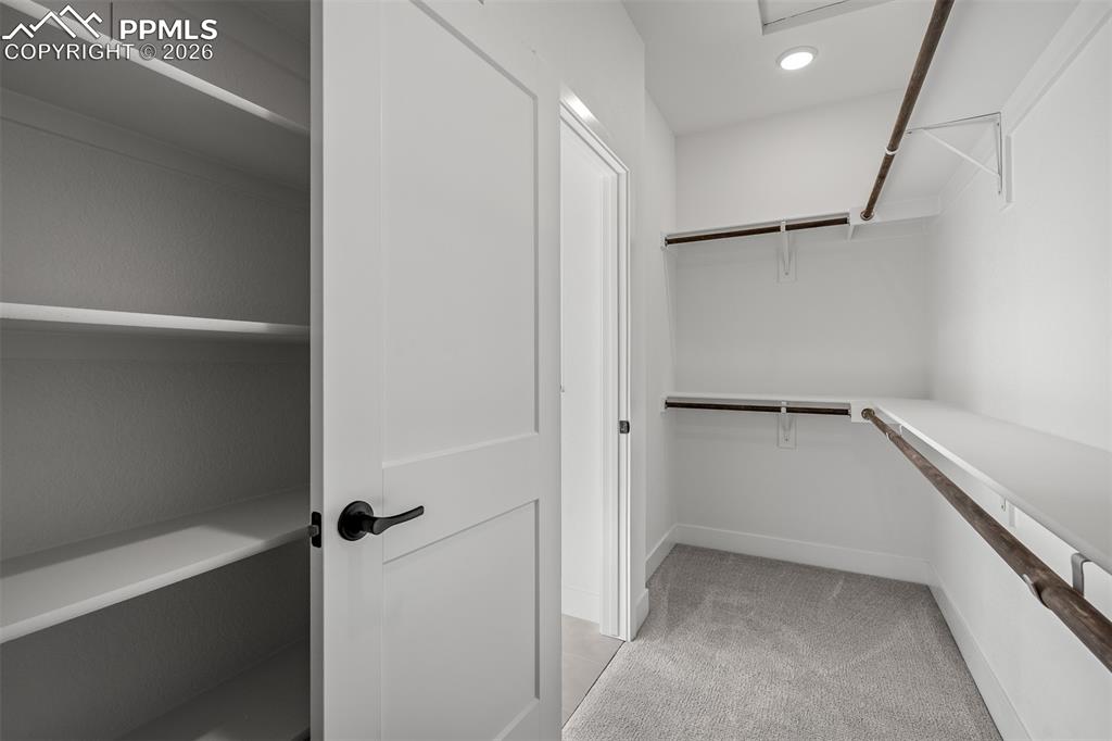 Image 27 of 39: Closet