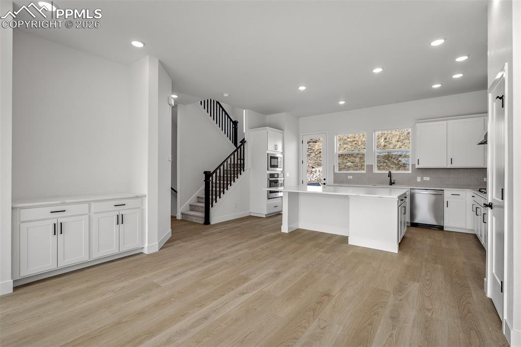 Image 5 of 39: Kitchen