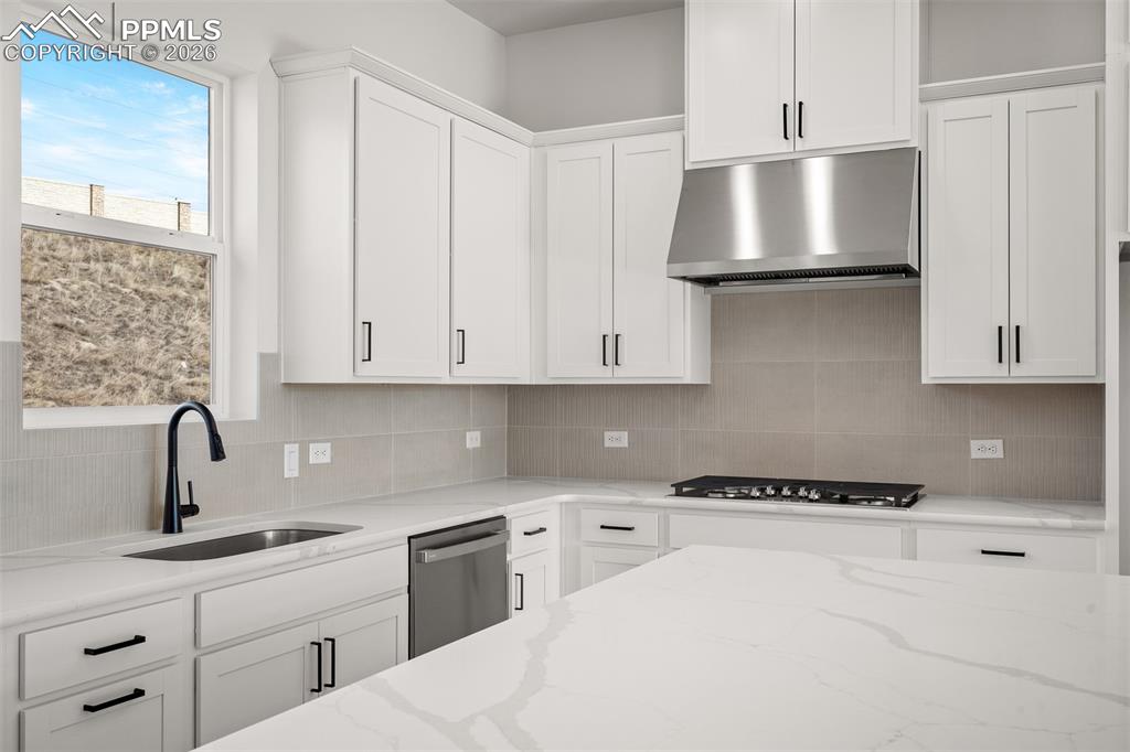 Image 8 of 39: Kitchen