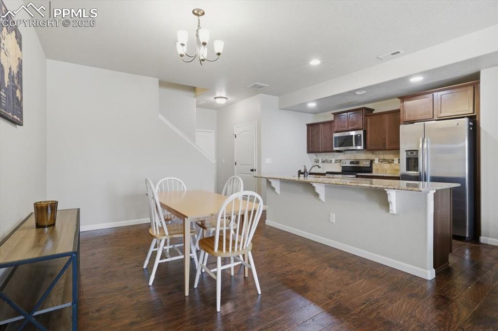 Image 9 of 37: Dining Area