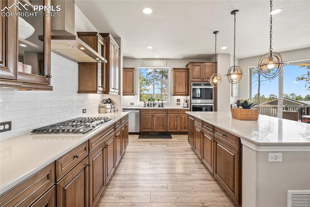 Image 11 of 46: Kitchen