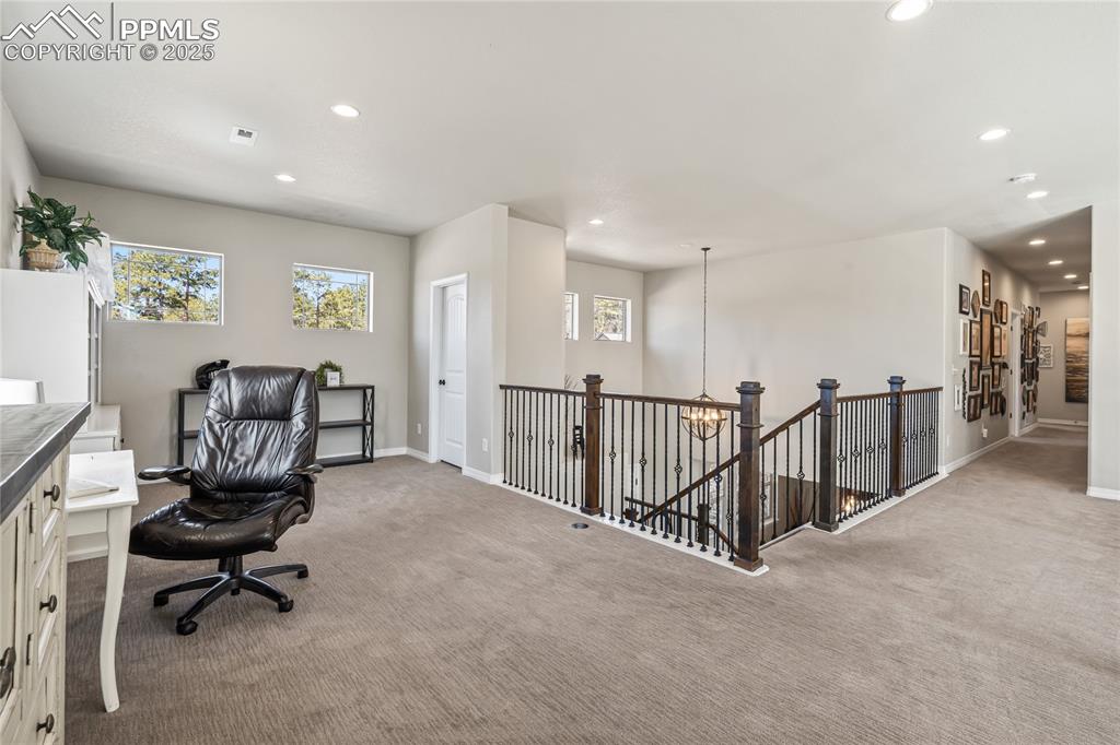 Image 22 of 46: Spacious Loft area