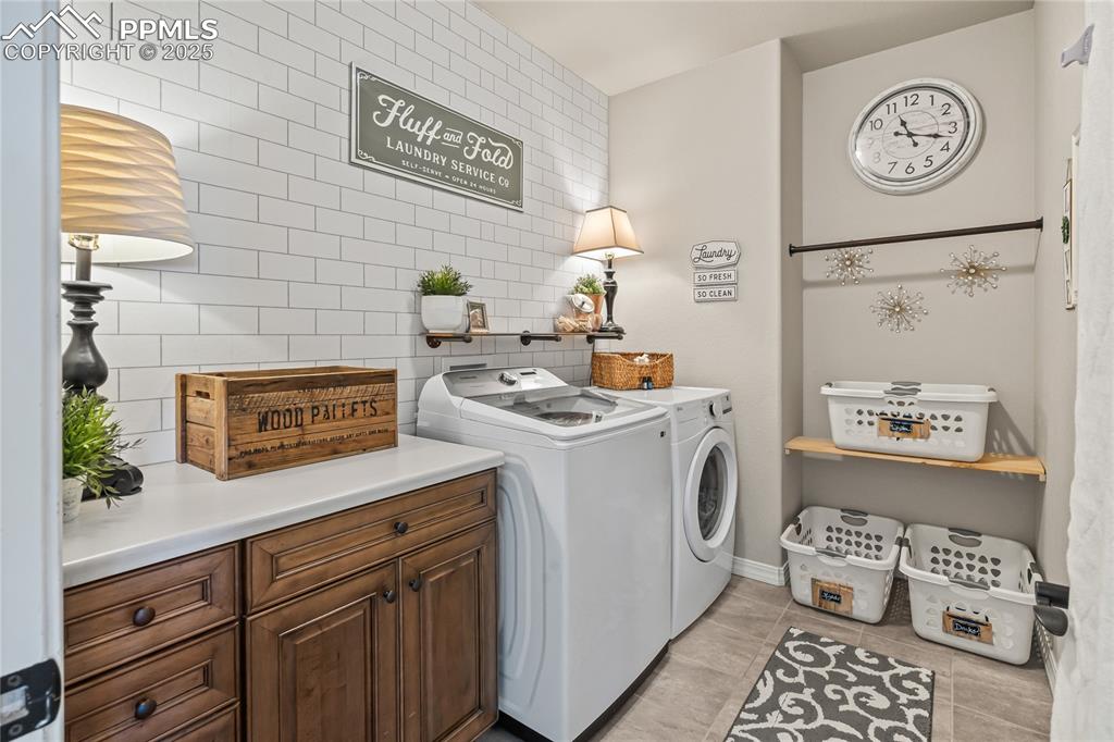 Image 23 of 46: 2nd Floor Laundry