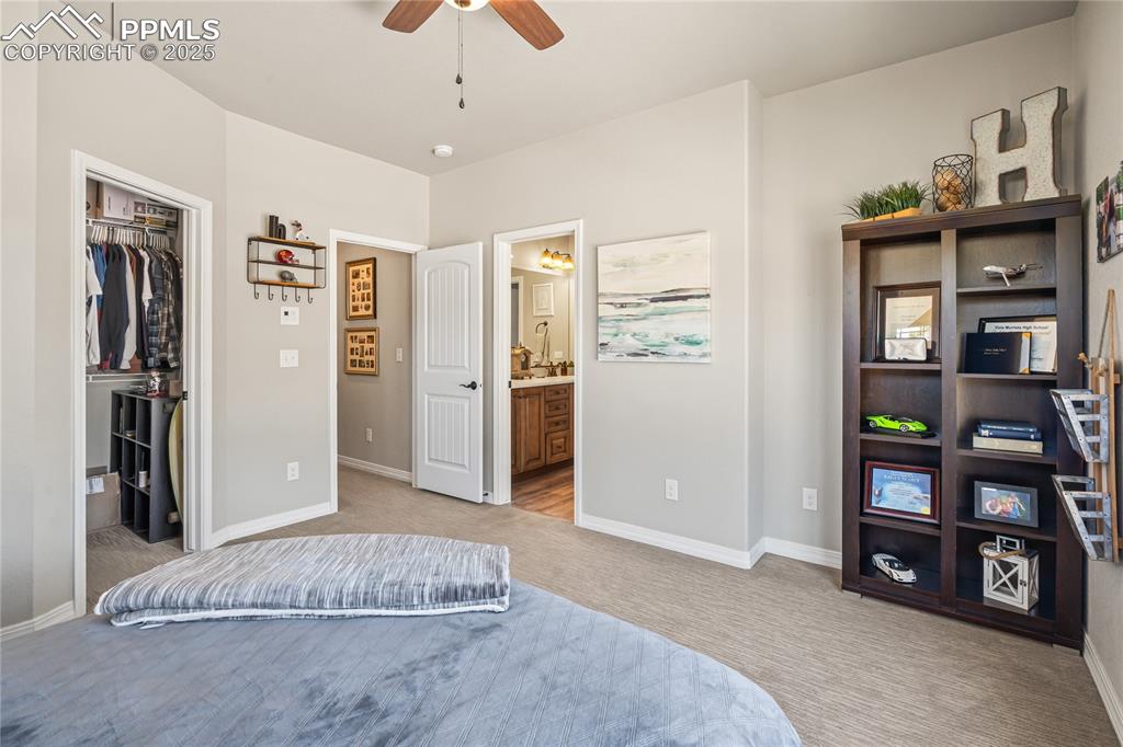 Image 28 of 46: Bedroom