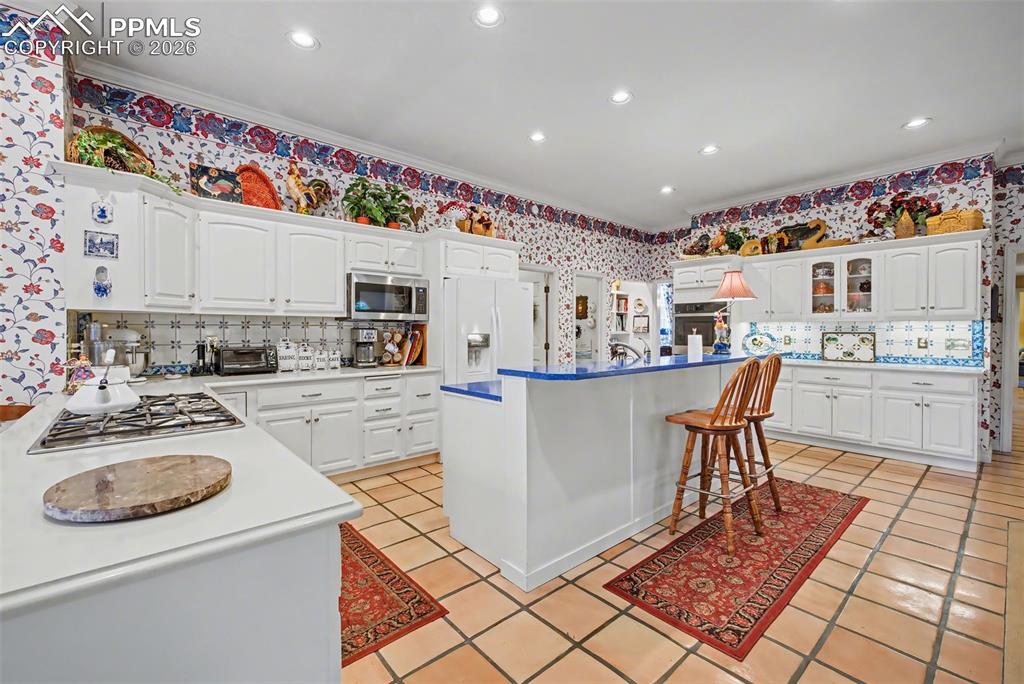 Image 11 of 46: Kitchen