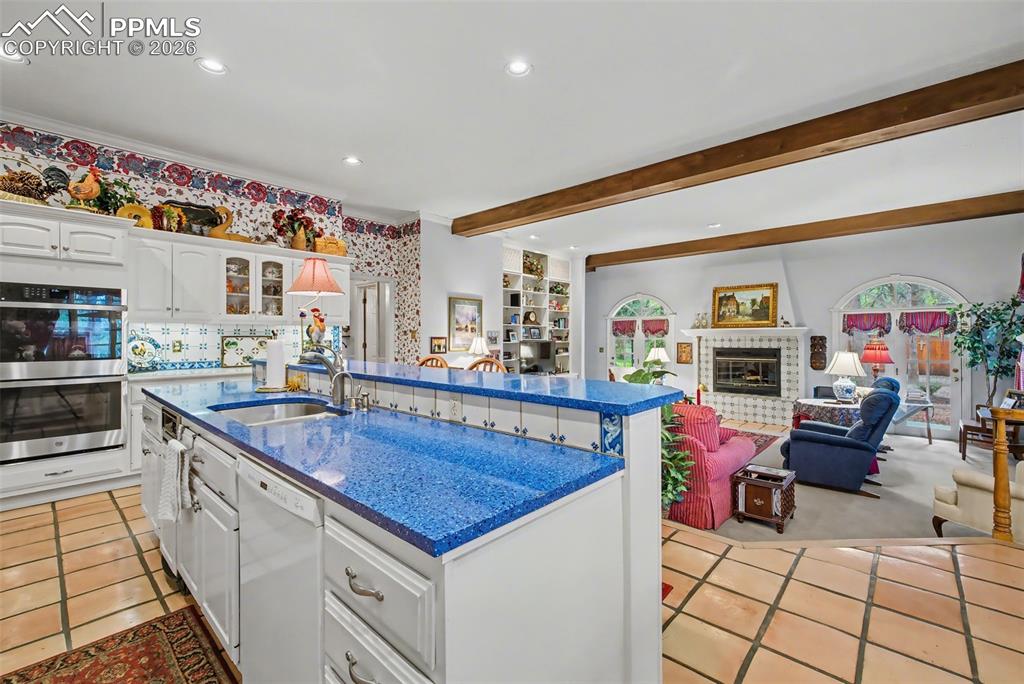 Image 12 of 46: Kitchen