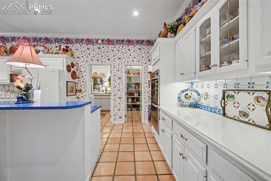 Image 13 of 46: Kitchen