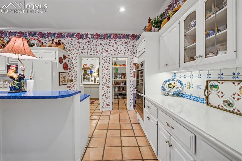 Image 15 of 46: Kitchen