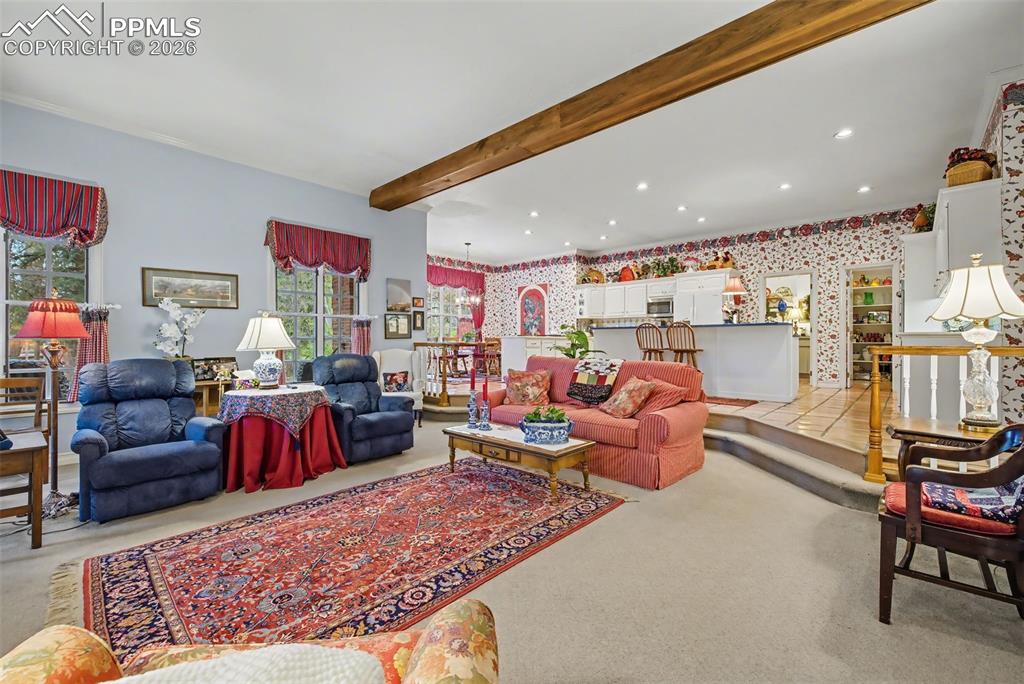 Image 17 of 46: Living Room