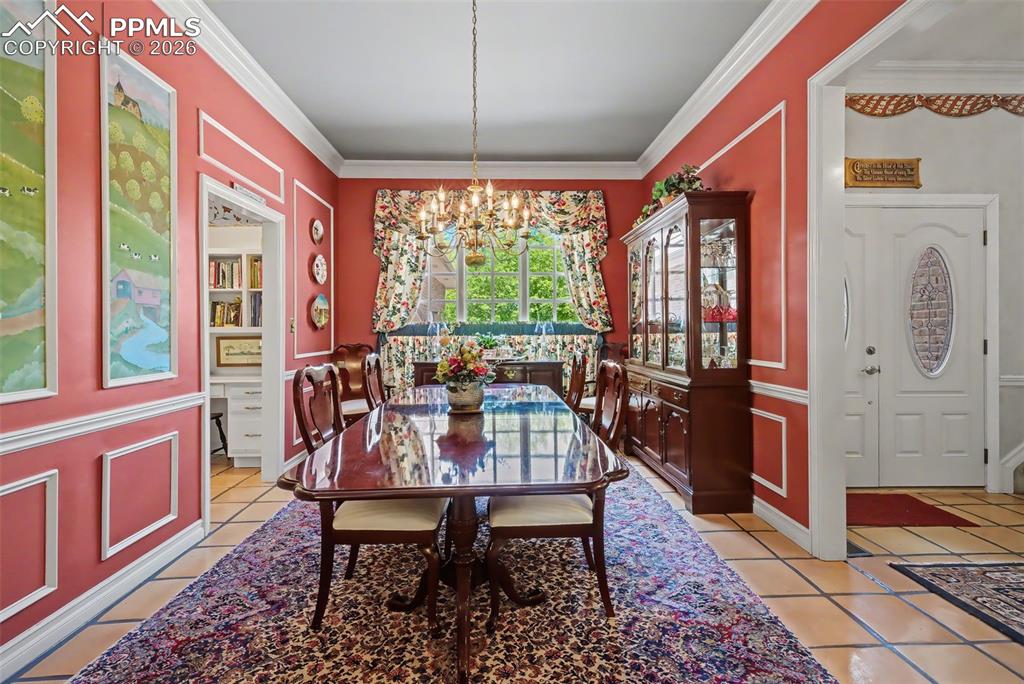 Image 4 of 46: Dining Area