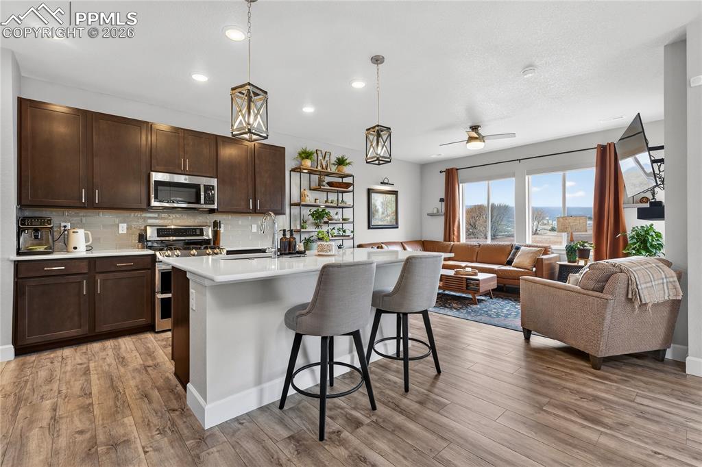 Image 10 of 40: Kitchen