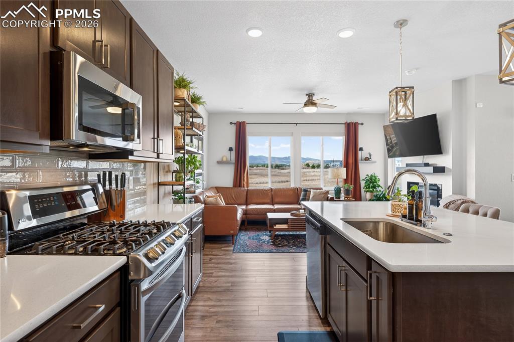 Image 12 of 40: Kitchen