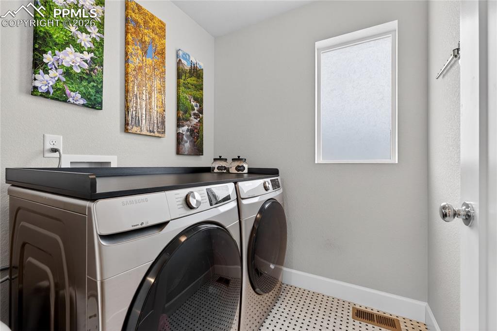 Image 31 of 40: Laundry