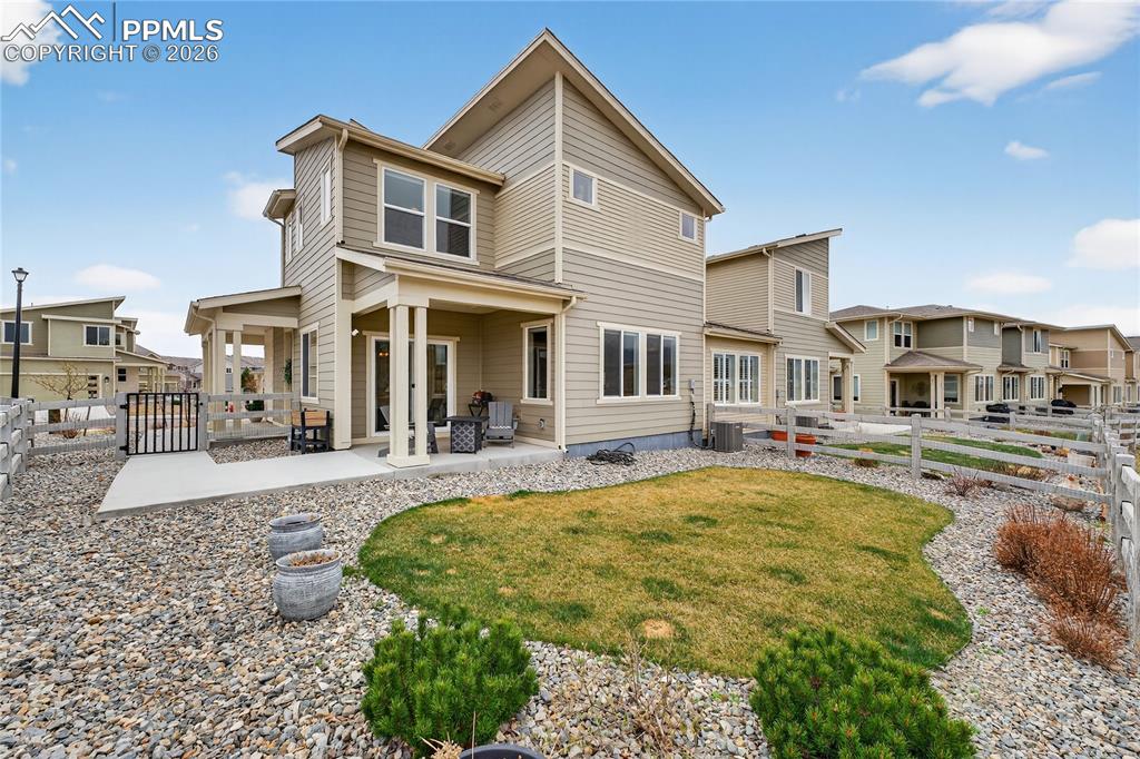 Image 33 of 40: Back of Structure