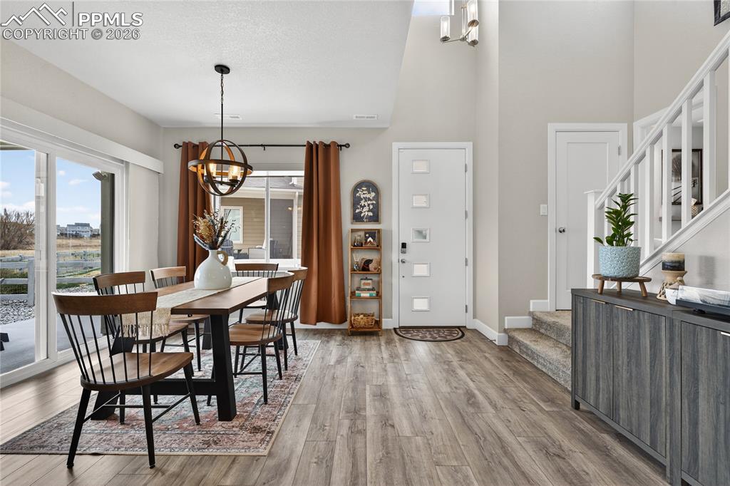 Image 4 of 40: Dining Area